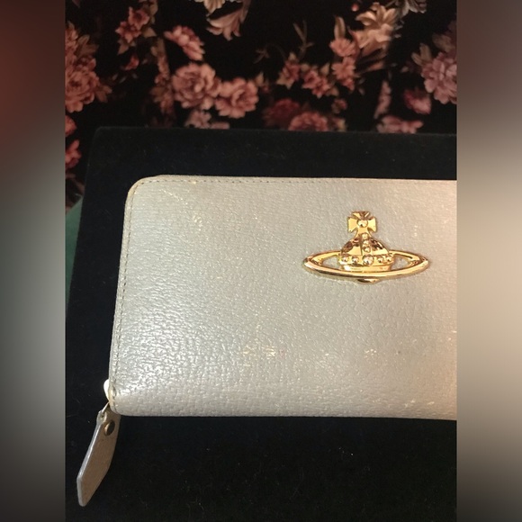 Vivienne Westwood Gray Orb Clutch With Gold Tone Hardware Clutch - Picture 4 of 14